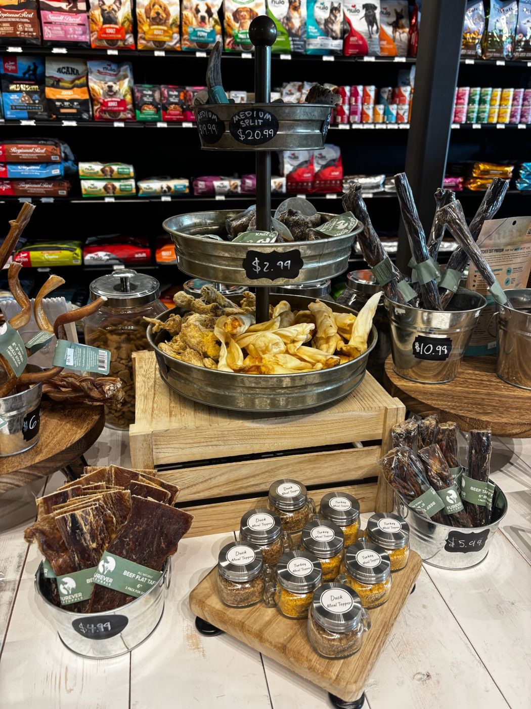 Treat and chew display with food shelves behind it inside Earthwise Pet South Lamar